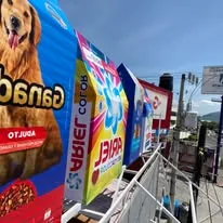 Mosaico de productos promocionales y trabajos de Medios Gráficos